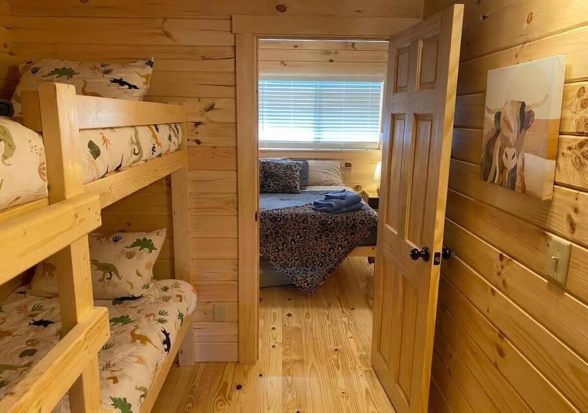 Serene 1Br Cabin Near Nc Z00 With Loft & Waterview آشبورو المظهر الخارجي الصورة