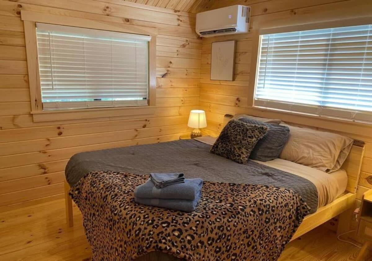 Serene 1Br Cabin Near Nc Z00 With Loft & Waterview آشبورو المظهر الخارجي الصورة