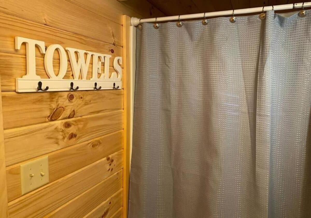 Serene 1Br Cabin Near Nc Z00 With Loft & Waterview آشبورو المظهر الخارجي الصورة