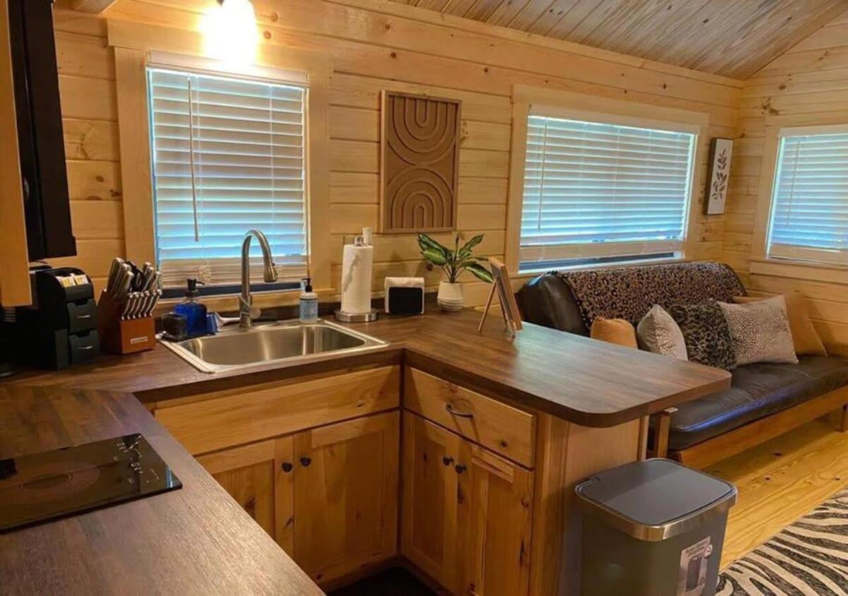 Serene 1Br Cabin Near Nc Z00 With Loft & Waterview آشبورو المظهر الخارجي الصورة